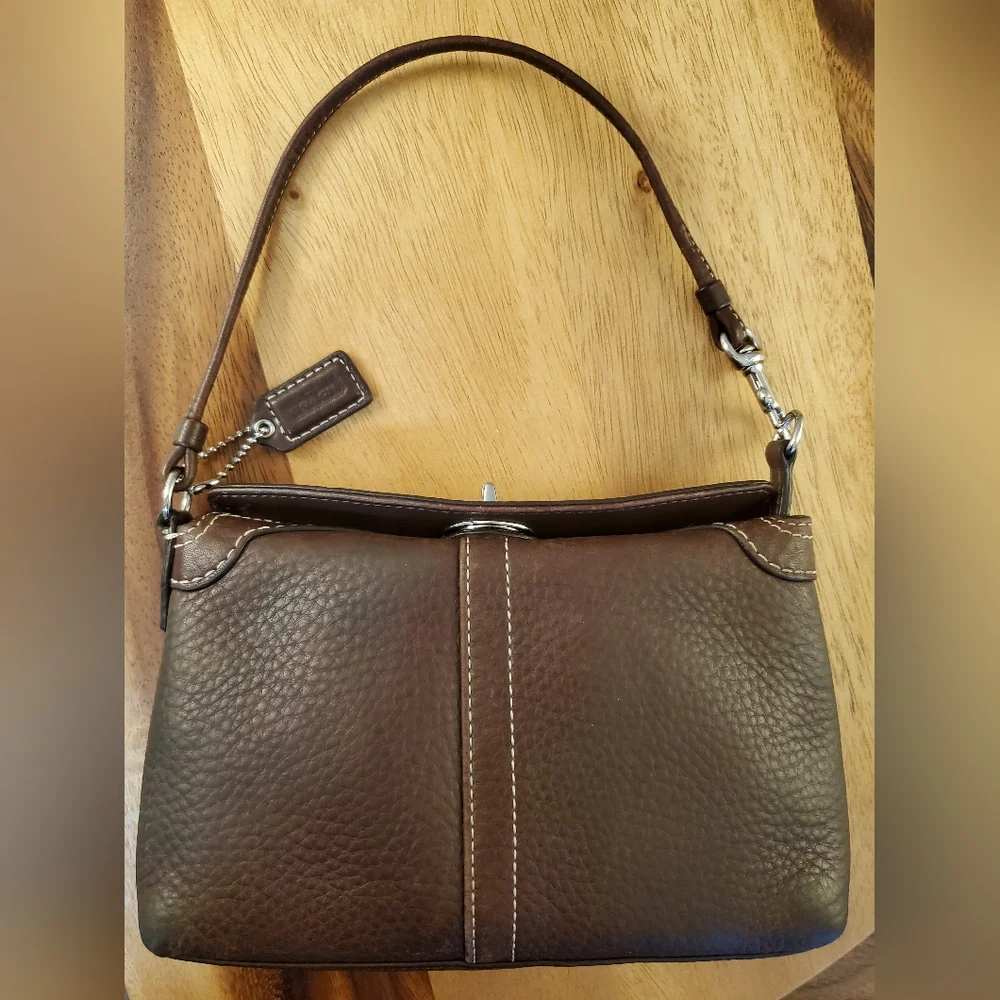 COACH TURN LOCK MINI BAG IN BROWN LEATHER IN GREAT CONDITION! - Picture 4 of 7
